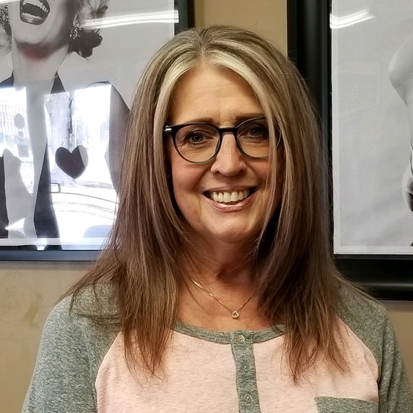 Meet your Posher, Marilyn - Picture 1 of 2